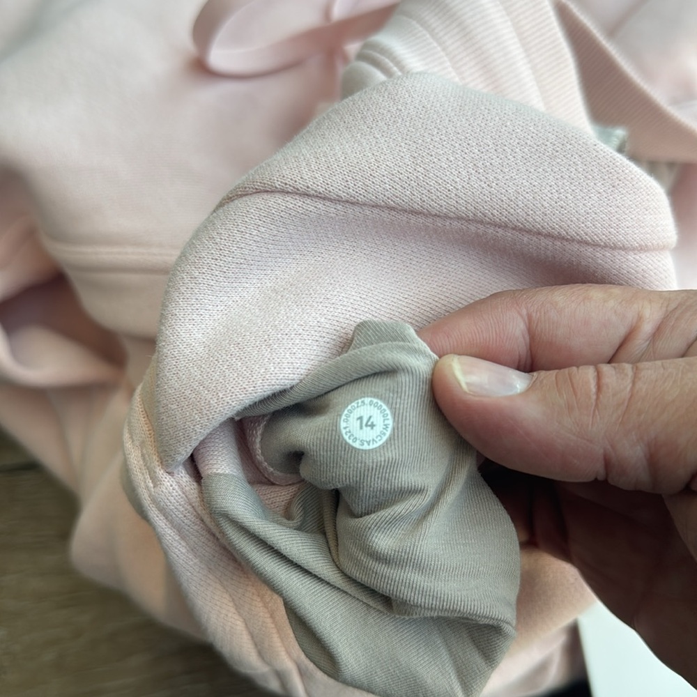 Lululemon Scuba High-Rise Jogger *Fleece 28"
Pink Mist size 14 NWT 💫 - Picture 7 of 8